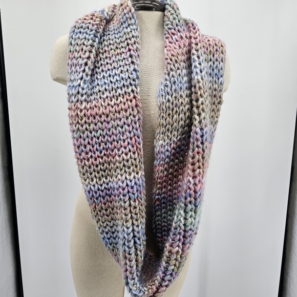 Pastel Ombre chunky Rainbow Knitted Infinity Scarf New - Picture 2 of 3